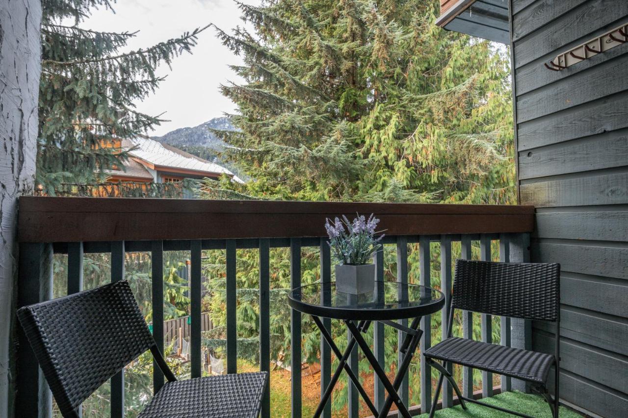 Updated Whistler Creek Studio With Parking 惠斯勒 外观 照片